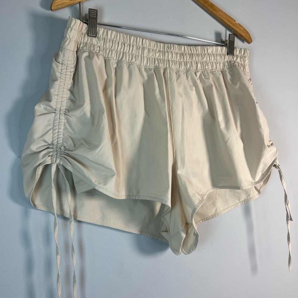 OFFLINE By Aerie Ruched Hot Stuff Short Cream XL - Picture 5 of 8